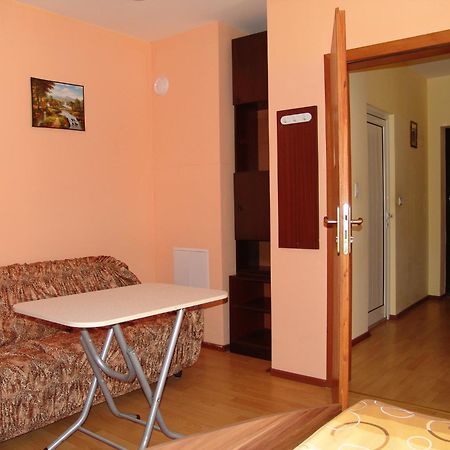 Our Home Guest Rooms เวลีคอเทอร์โนโว ภายนอก รูปภาพ