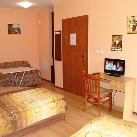 Our Home Guest Rooms เวลีคอเทอร์โนโว ภายนอก รูปภาพ