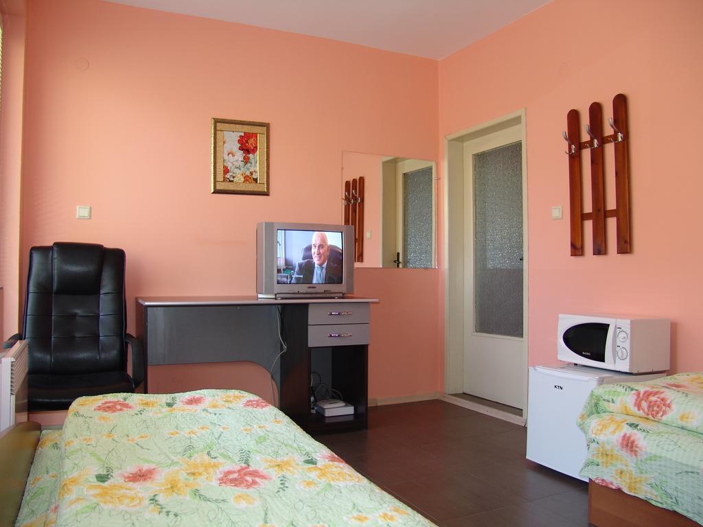 Our Home Guest Rooms เวลีคอเทอร์โนโว ห้อง รูปภาพ