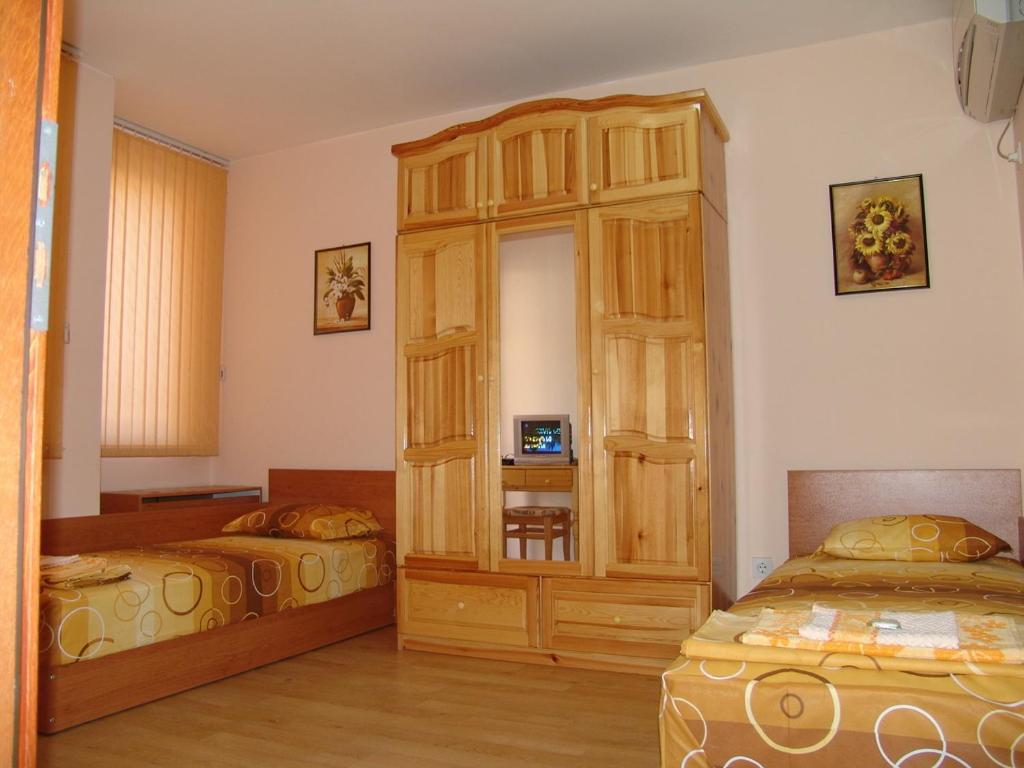 Our Home Guest Rooms เวลีคอเทอร์โนโว ภายนอก รูปภาพ