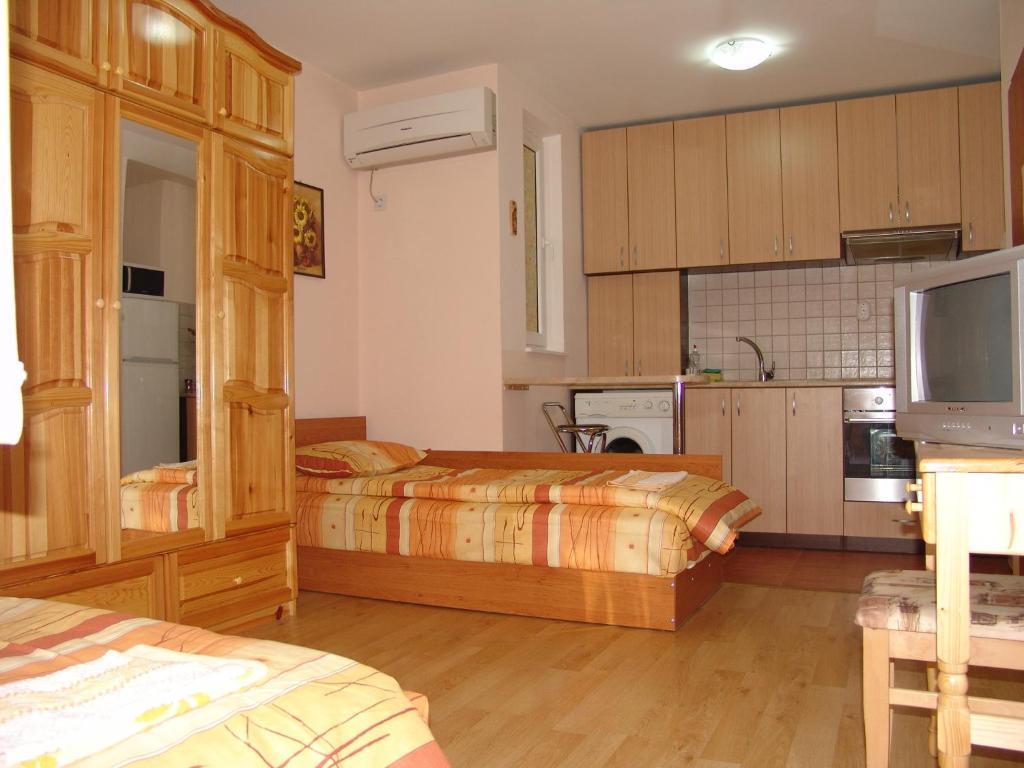 Our Home Guest Rooms เวลีคอเทอร์โนโว ภายนอก รูปภาพ