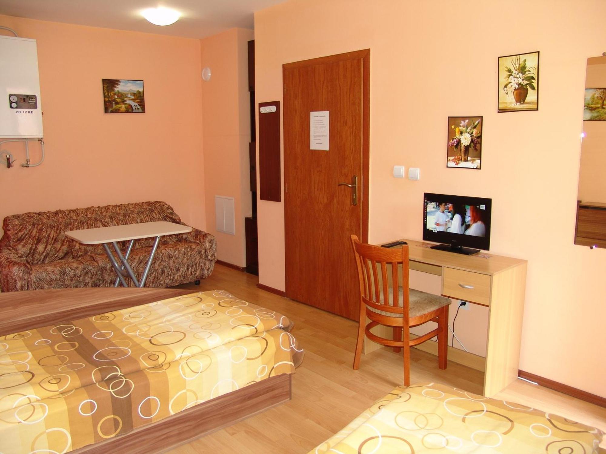 Our Home Guest Rooms เวลีคอเทอร์โนโว ภายนอก รูปภาพ