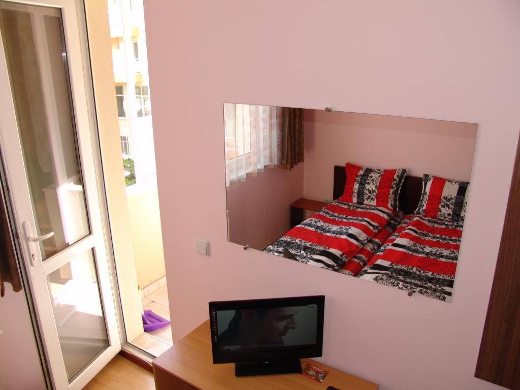 Our Home Guest Rooms เวลีคอเทอร์โนโว ภายนอก รูปภาพ