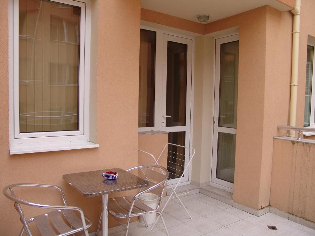 Our Home Guest Rooms เวลีคอเทอร์โนโว ภายนอก รูปภาพ