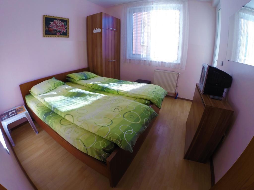 Our Home Guest Rooms เวลีคอเทอร์โนโว ภายนอก รูปภาพ